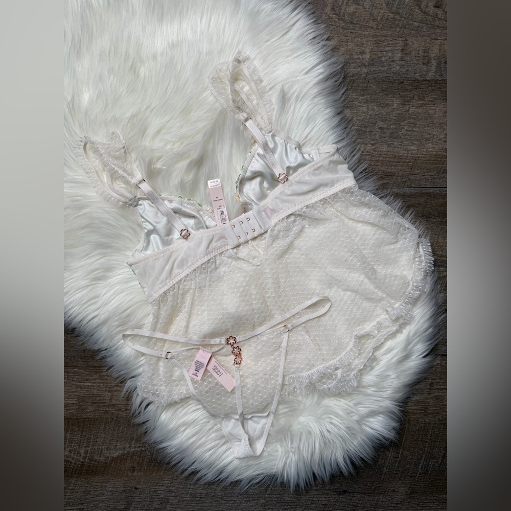 Victoria's Secret White Floral Daisy Chain Embroidery Babydoll Set - Picture 5 of 10
